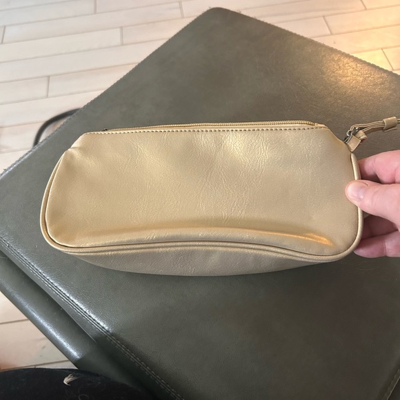Vintage Tommy Hilfiger gold wristlet - Picture 2 of 4